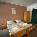 Rosa Pensión 3*